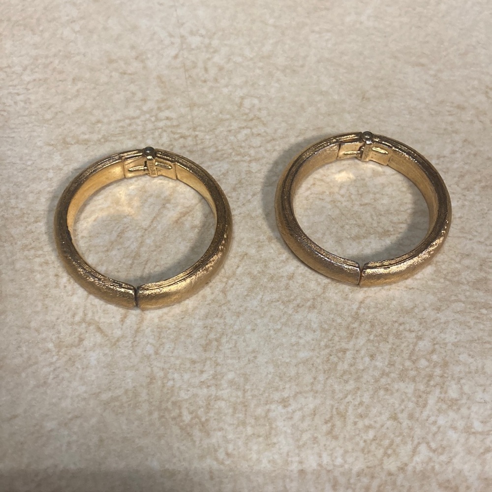 Vintage Trifari Clip On Earrings Gold Toned